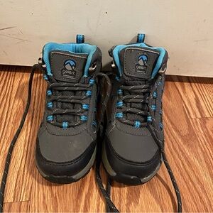 Kids hiking boots